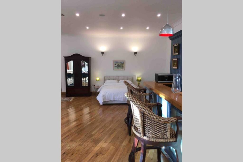 The Loft @ Clifden Bay Apartments מראה חיצוני תמונה